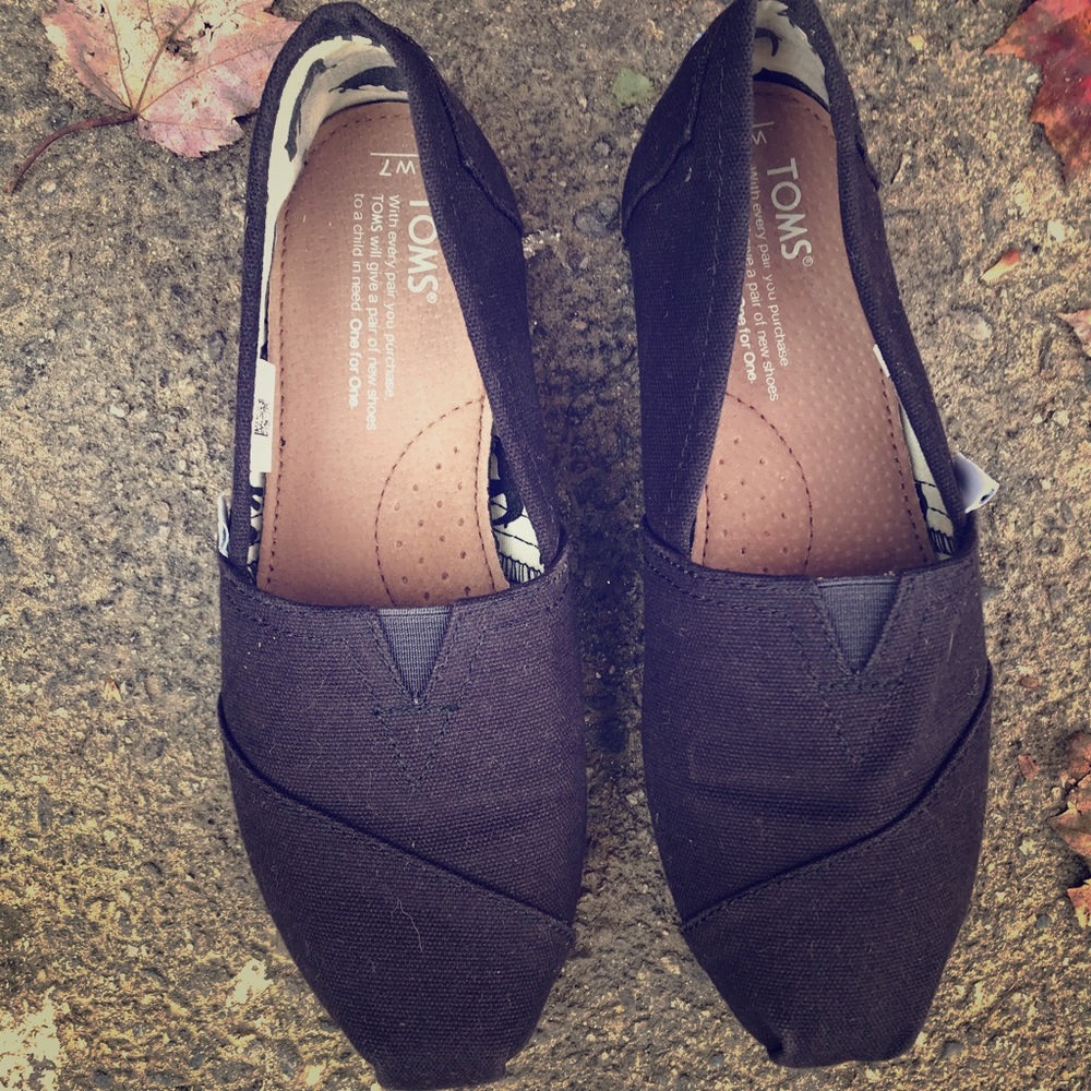 Toms black Size 7